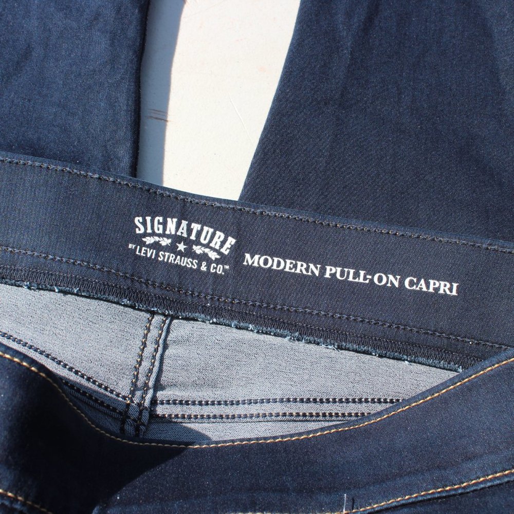 Levi Strauss Signature Modern Pull-On Capri Women's Size 16 - Picture 7 of 9
